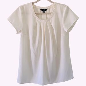 The Outfitters Lands End Women’s Cream Scoop Short Sleeve Pleated Blouse Size 6